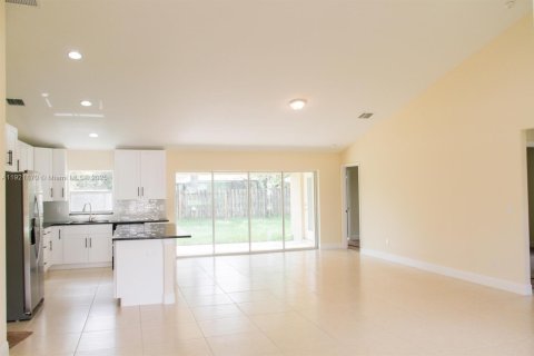 Villa ou maison à vendre à Port St. Lucie, Floride: 4 chambres, 183.95 m2 № 1975803 - photo 5