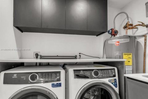 Купить кондоминиум в Майами-Бич, Флорида 3 спальни, 161.65м2, № 1978550 - фото 25