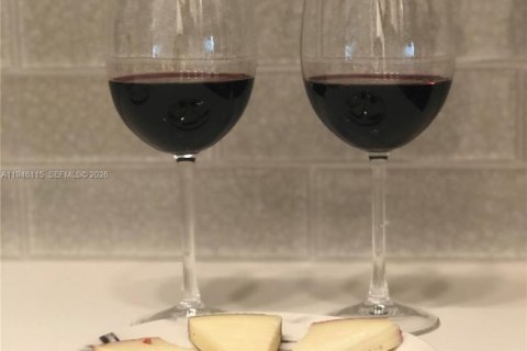 Снять в аренду кондоминиум в Майами-Бич, Флорида 51.28м2, № 2005459 - фото 2