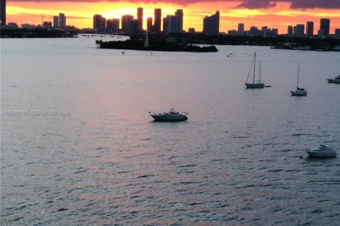 Студия в кондо в Майами-Бич, Флорида № 2005459