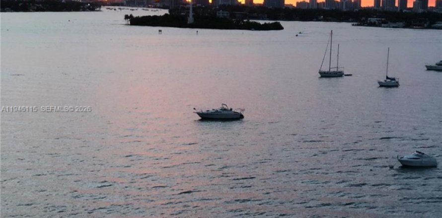 Студия в кондо в Майами-Бич, Флорида № 2005459