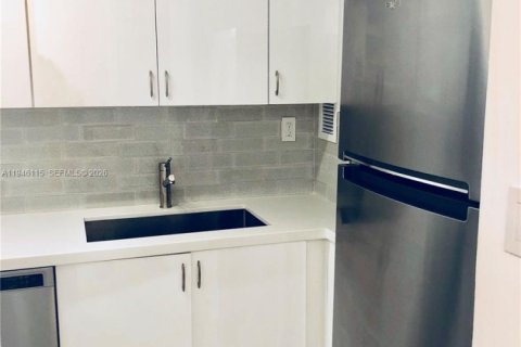 Снять в аренду кондоминиум в Майами-Бич, Флорида 51.28м2, № 2005459 - фото 4