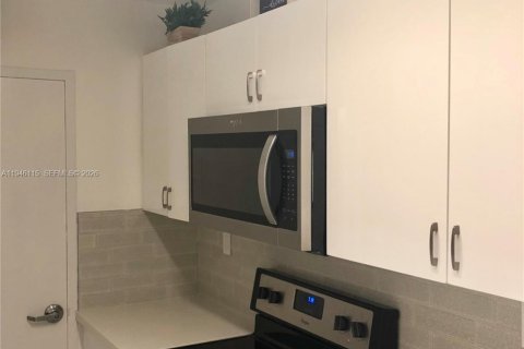 Снять в аренду кондоминиум в Майами-Бич, Флорида 51.28м2, № 2005459 - фото 3