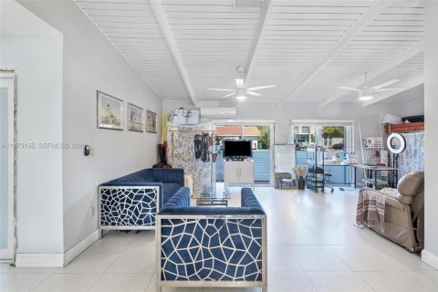 Casa en venta en Miami, Florida, 5 dormitorios, 188.03 m2 № 2033235 - foto 6