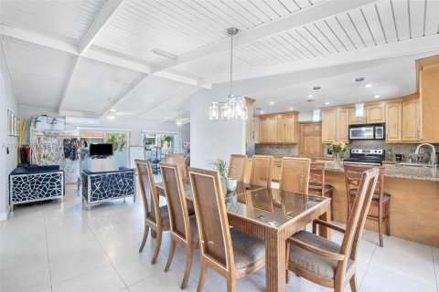 Casa en venta en Miami, Florida, 5 dormitorios, 188.03 m2 № 2033235 - foto 11