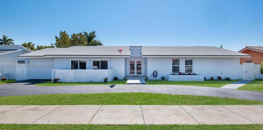 Casa en Miami, Florida 5 dormitorios, 188.03 m2 № 2033235