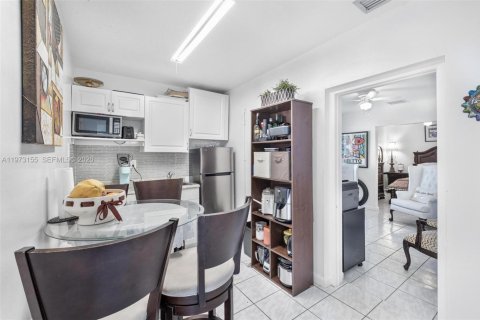 Casa en venta en Miami, Florida, 5 dormitorios, 188.03 m2 № 2033235 - foto 22