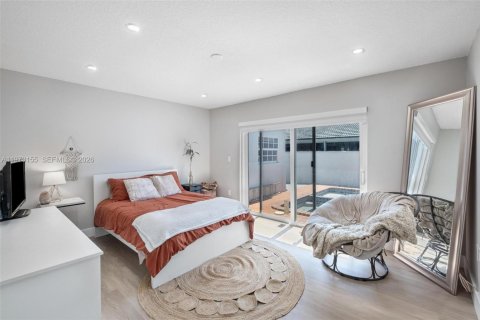 Casa en venta en Miami, Florida, 5 dormitorios, 188.03 m2 № 2033235 - foto 13