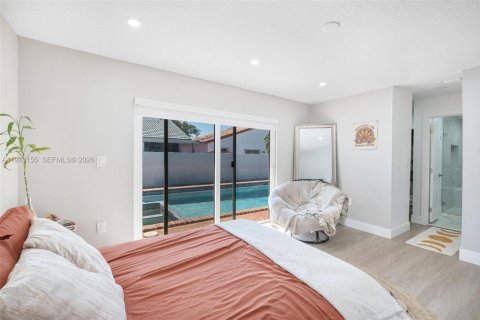 Casa en venta en Miami, Florida, 5 dormitorios, 188.03 m2 № 2033235 - foto 14