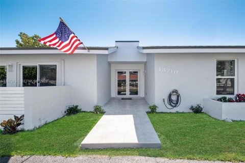 Casa en venta en Miami, Florida, 5 dormitorios, 188.03 m2 № 2033235 - foto 3