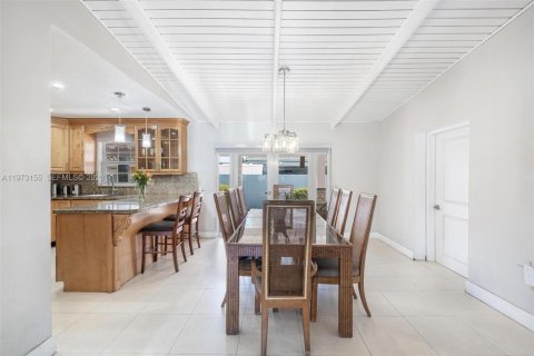 Casa en venta en Miami, Florida, 5 dormitorios, 188.03 m2 № 2033235 - foto 12
