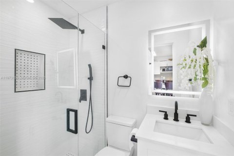 Casa en venta en Miami, Florida, 5 dormitorios, 188.03 m2 № 2033235 - foto 21