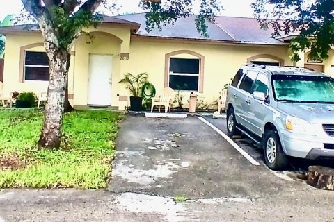 Adosado en alquiler en Homestead, Florida, 3 dormitorios, 107.77 m2 № 1950773 - foto 1