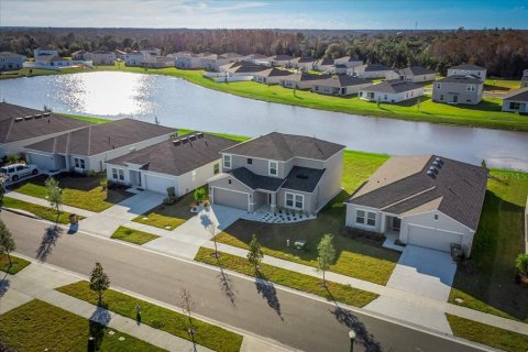 Casa en Kissimmee, Florida 5 dormitorios, 212.47 m2 № 2273097