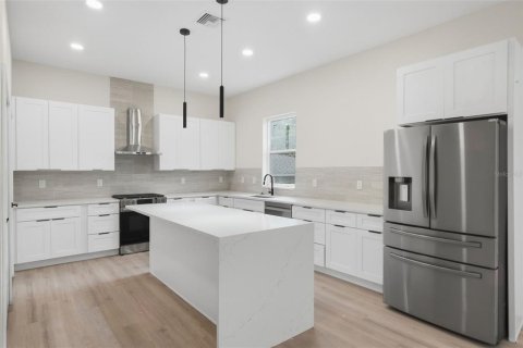 Villa ou maison à vendre à Saint Petersburg, Floride: 4 chambres, 266.82 m2 № 2429627 - photo 3
