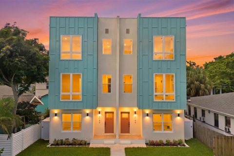 Villa ou maison à Saint Petersburg, Floride 4 chambres, 266.82 m2 № 2429627