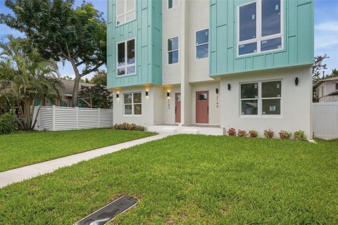 Villa ou maison à vendre à Saint Petersburg, Floride: 4 chambres, 266.82 m2 № 2429627 - photo 2