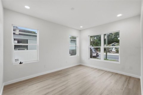 Villa ou maison à vendre à Saint Petersburg, Floride: 4 chambres, 266.82 m2 № 2429627 - photo 6