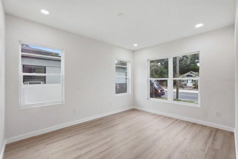 Villa ou maison à vendre à Saint Petersburg, Floride: 4 chambres, 266.82 m2 № 2429627 - photo 5
