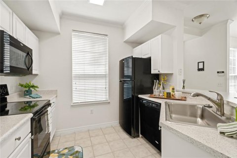 Condo in Sarasota, Florida, 2 bedrooms № 2383474 - photo 7