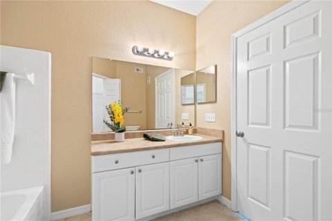 Condo in Sarasota, Florida, 2 bedrooms № 2383474 - photo 21