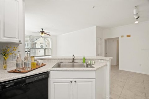Condo in Sarasota, Florida, 2 bedrooms № 2383474 - photo 9