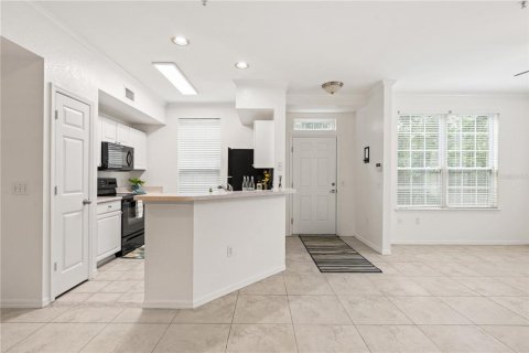 Condo in Sarasota, Florida, 2 bedrooms № 2383474 - photo 3