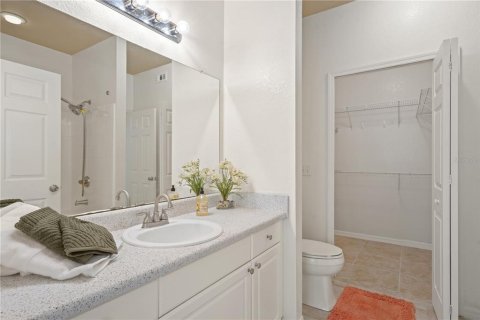 Condo in Sarasota, Florida, 2 bedrooms № 2383474 - photo 16
