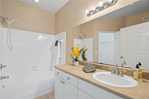 Condo in Sarasota, Florida, 2 bedrooms № 2383474 - photo 22