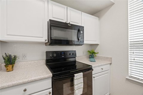 Condo in Sarasota, Florida, 2 bedrooms № 2383474 - photo 8