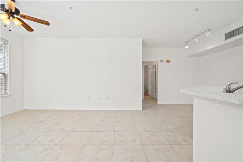 Condo in Sarasota, Florida, 2 bedrooms № 2383474 - photo 5
