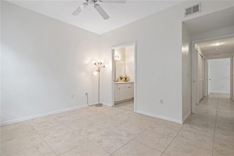 Condo in Sarasota, Florida, 2 bedrooms № 2383474 - photo 12