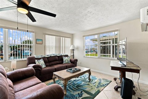 House in Hernando Beach, Florida 2 bedrooms, 89.28 sq.m. № 2316582 - photo 14