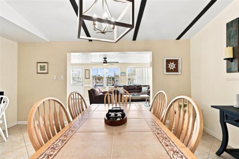 House in Hernando Beach, Florida 2 bedrooms, 89.28 sq.m. № 2316582 - photo 13