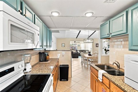 House in Hernando Beach, Florida 2 bedrooms, 89.28 sq.m. № 2316582 - photo 19
