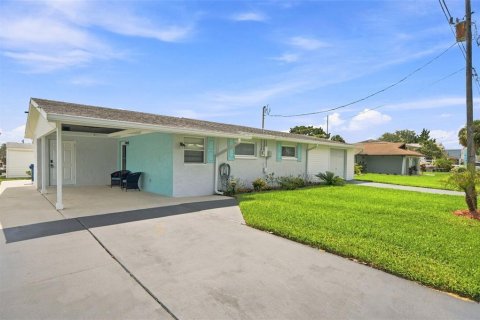 House in Hernando Beach, Florida 2 bedrooms, 89.28 sq.m. № 2316582