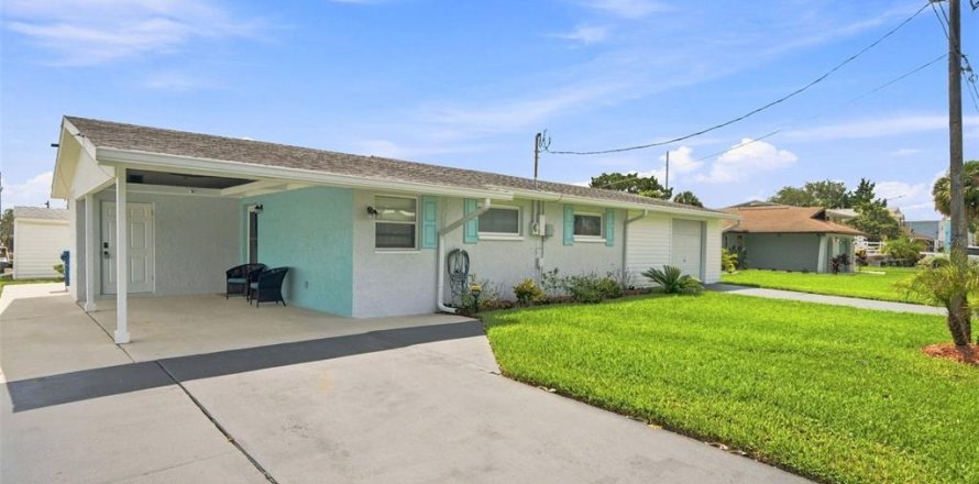 House in Hernando Beach, Florida 2 bedrooms, 89.28 sq.m. № 2316582