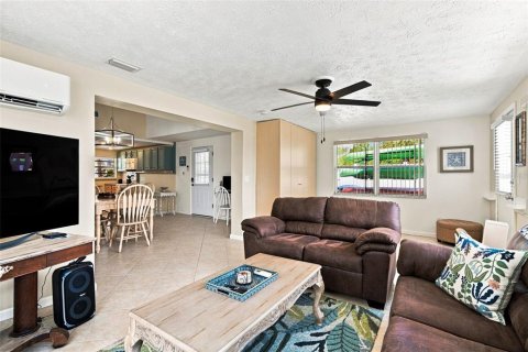 House in Hernando Beach, Florida 2 bedrooms, 89.28 sq.m. № 2316582 - photo 16