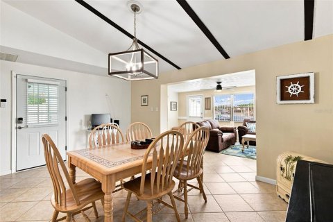 House in Hernando Beach, Florida 2 bedrooms, 89.28 sq.m. № 2316582 - photo 9