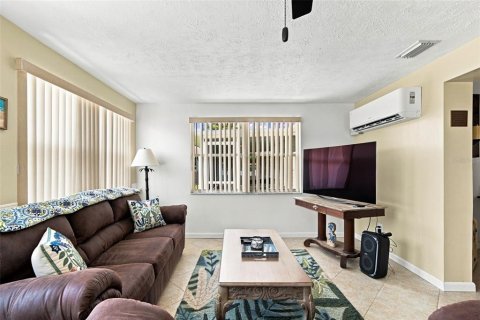 House in Hernando Beach, Florida 2 bedrooms, 89.28 sq.m. № 2316582 - photo 15