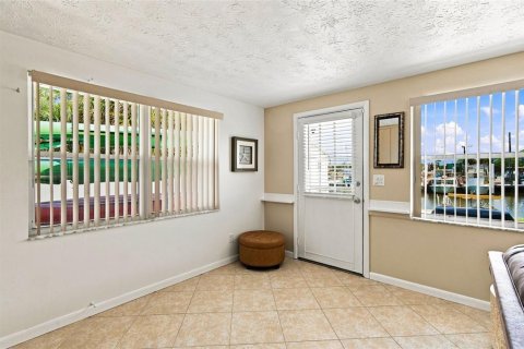 House in Hernando Beach, Florida 2 bedrooms, 89.28 sq.m. № 2316582 - photo 17