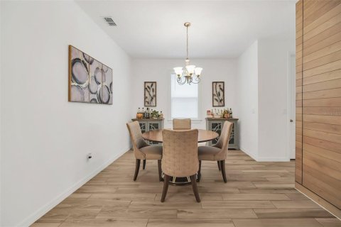 House in Winter Garden, Florida 5 bedrooms, 334.63 sq.m. № 1524827 - photo 14