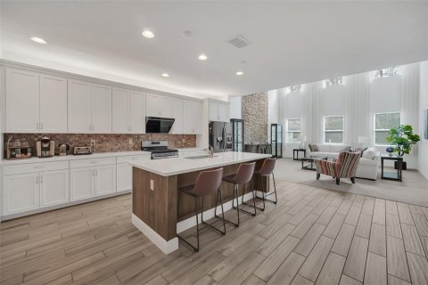 House in Winter Garden, Florida 5 bedrooms, 334.63 sq.m. № 1524827 - photo 17