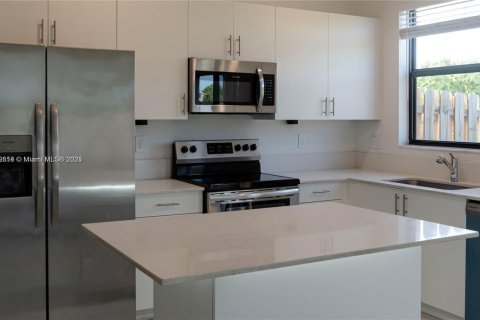 Townhouse in Miami, Florida 3 bedrooms, 122.63 sq.m. № 1875349 - photo 6