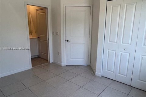 Townhouse in Miami, Florida 3 bedrooms, 122.63 sq.m. № 1875349 - photo 14