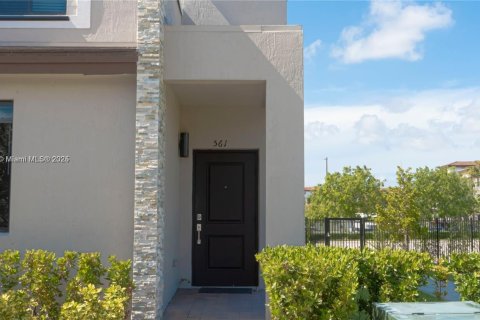 Townhouse in Miami, Florida 3 bedrooms, 122.63 sq.m. № 1875349 - photo 2