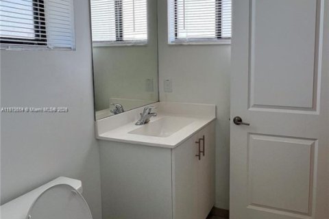 Townhouse in Miami, Florida 3 bedrooms, 122.63 sq.m. № 1875349 - photo 17