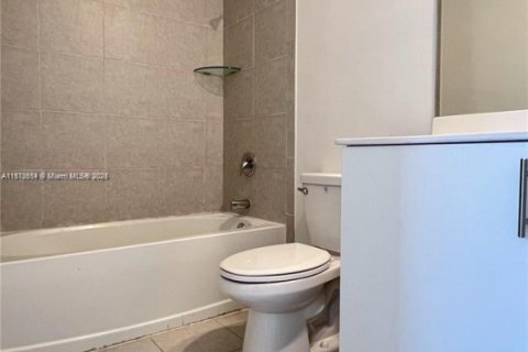 Townhouse in Miami, Florida 3 bedrooms, 122.63 sq.m. № 1875349 - photo 11
