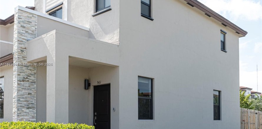 Townhouse in Miami, Florida 3 bedrooms, 122.63 sq.m. № 1875349