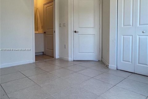 Townhouse in Miami, Florida 3 bedrooms, 122.63 sq.m. № 1875349 - photo 12
